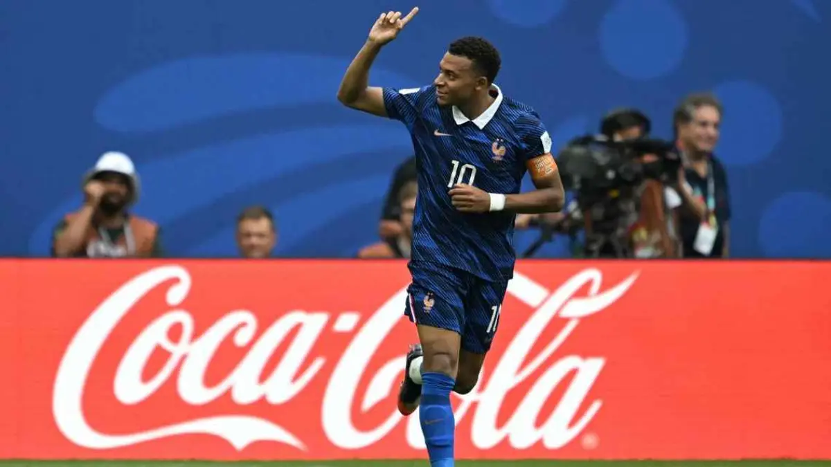 Kylian Mbappé telah melampaui rekor gol Lionel Messi di Piala Dunia.(ESPN/Roberto Schmidt/AFP via Getty Images). 