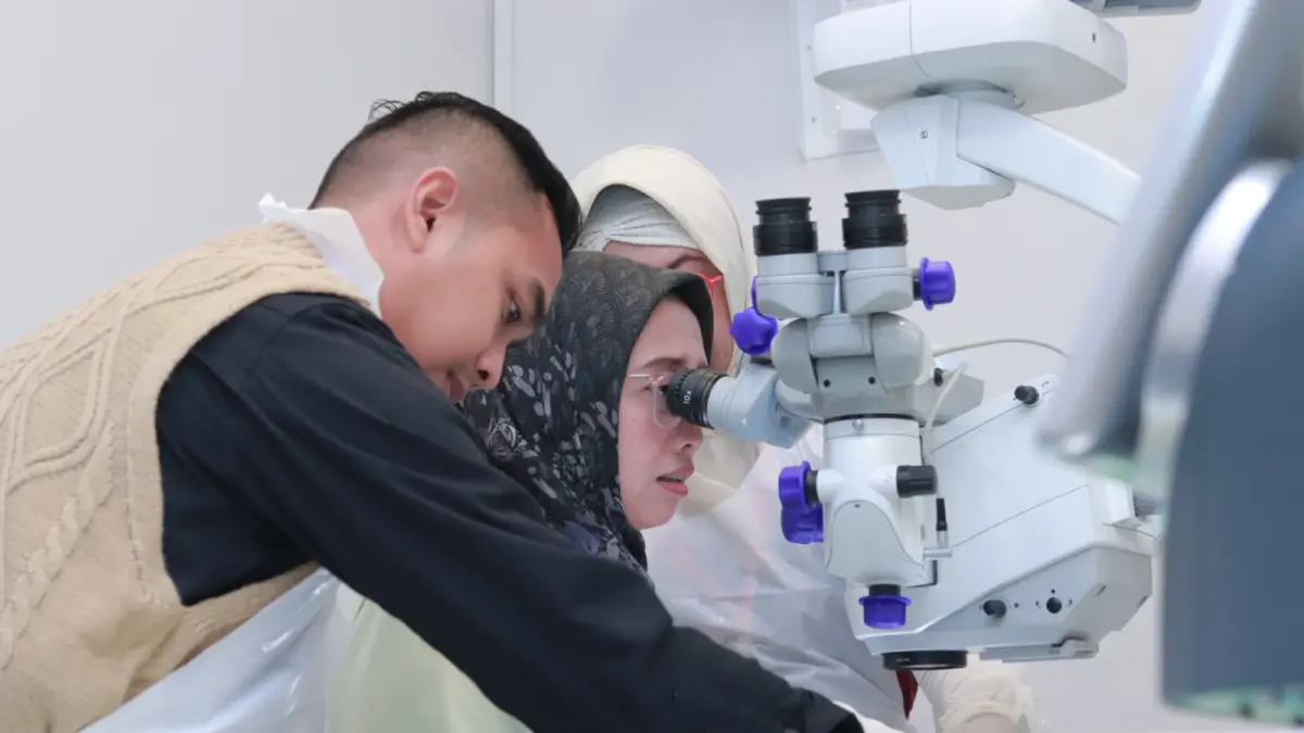 PREMIUM IOL: Para Dokter Mata di berbagai kota di Indonesia, saat workshop update keilmuan “Operasi Katarak Premium” dengan para dokter Eyelink Education dari NEC & KMU.(IST/RADAR SURABAYA)