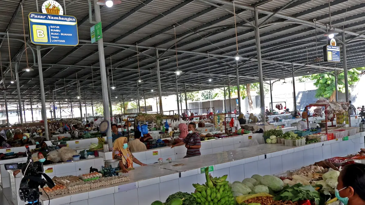 Salah satu pasar yang sudah direvitalisasi di Surabaya. (IST)