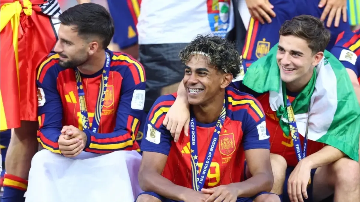 Gavi (kanan) dan Lamine Yamal. (Football Espana) 