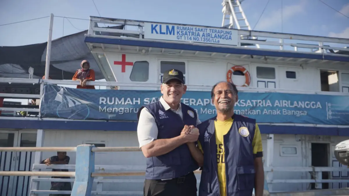 Kapal Rumah Sakit Kapal Ksatria Airlangga (RSKKA) bertolak dari Pelabuhan Kalimas, Surabaya, untuk memberikan layanan kesehatan kepada masyarakat di wilayah kepulauan dan daerah terisolasi di Indonesia.
