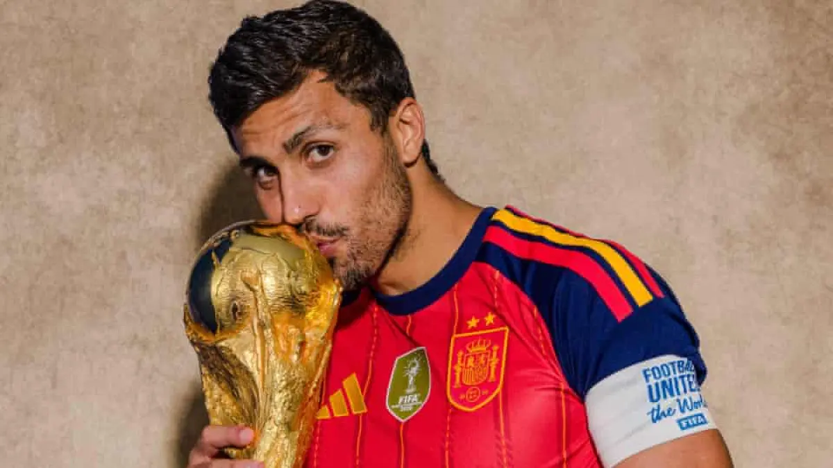 Rodri menjadi pemain paling menentukan di Piala Dunia meski menjalani dua musim yang penuh tantangan sejak Piala Eropa.(The Guardian/Ryan Pierse/FIFA/Getty Images). 