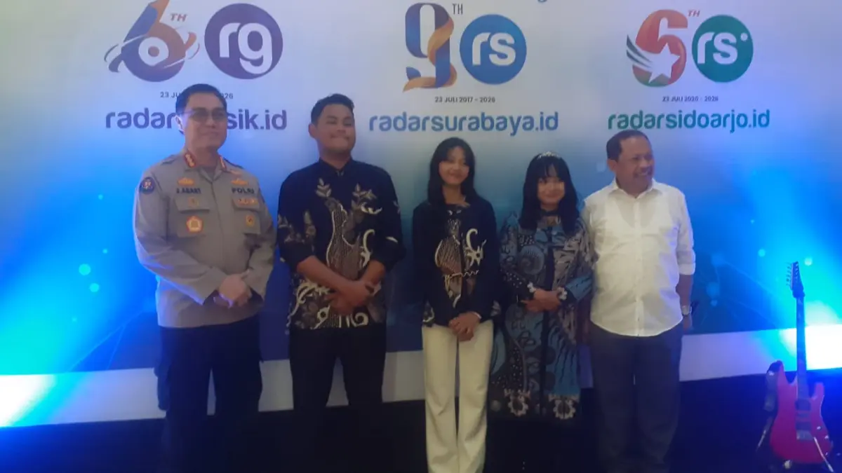 Kabid Humas Polda Jawa Timur, Kombes Pol Jules Abraham Abast menghadiri Open House HUT ke-9 Radar Surabaya.id serta HUT ke-6 Radar Gresik.id dan Radar Sidoarjo.id. (LAMBERTUS HUREK/RADAR SURABAYA)