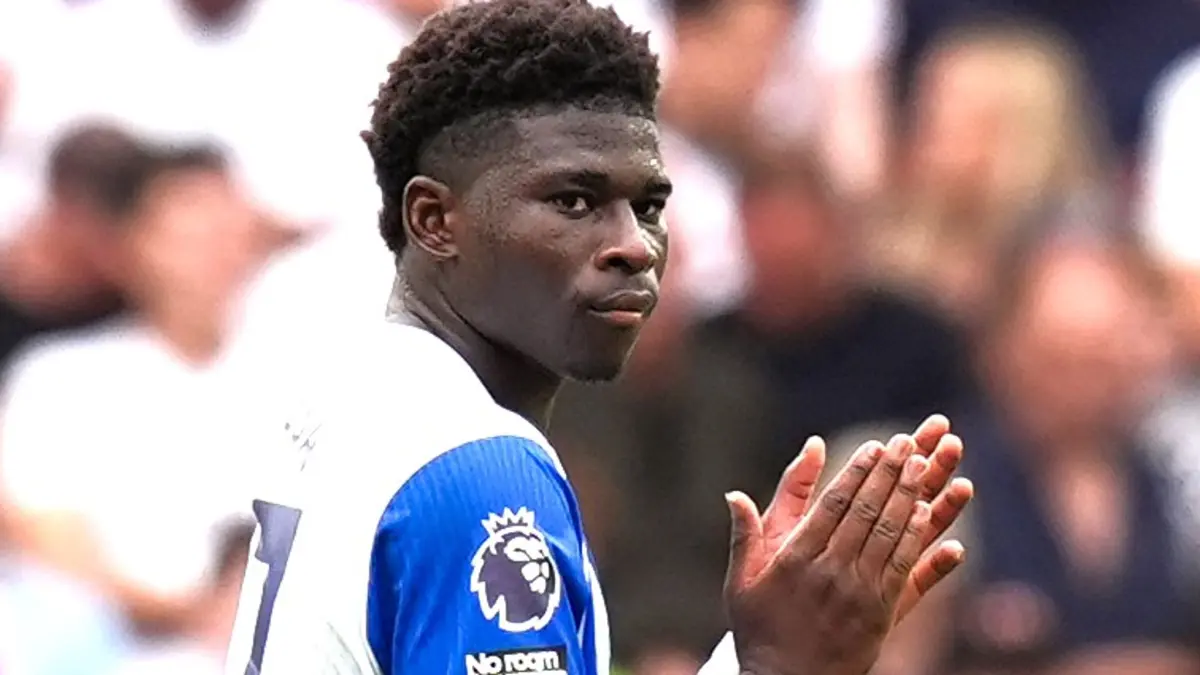 Carlos Baleba kembali didekati Manchester United. (BBC) 