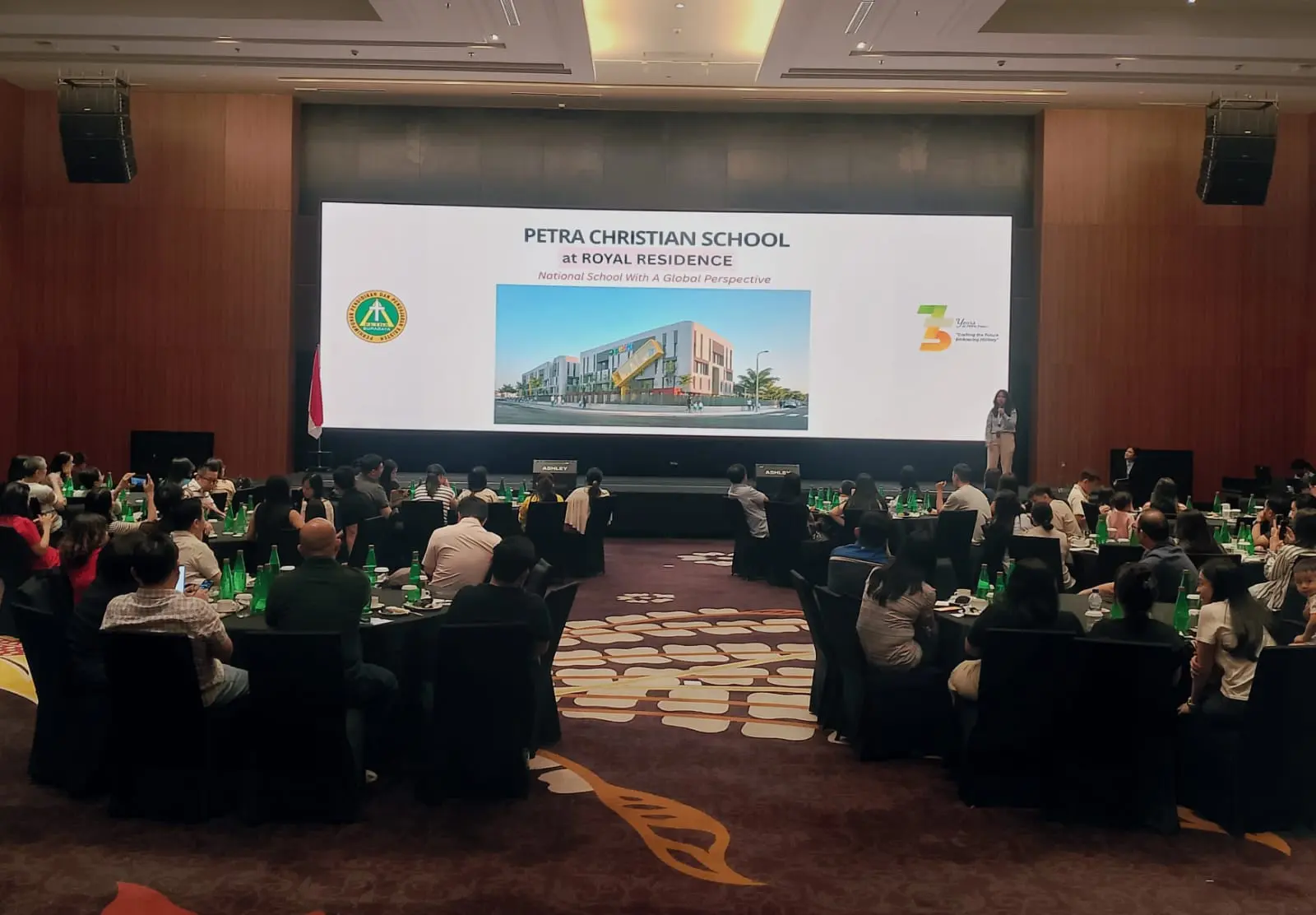 TONGGAK BARU: PPPK Petra menegaskan komitmennya membangun generasi unggul untuk masa depan.(Indra Wijayanto/Radar Surabaya)