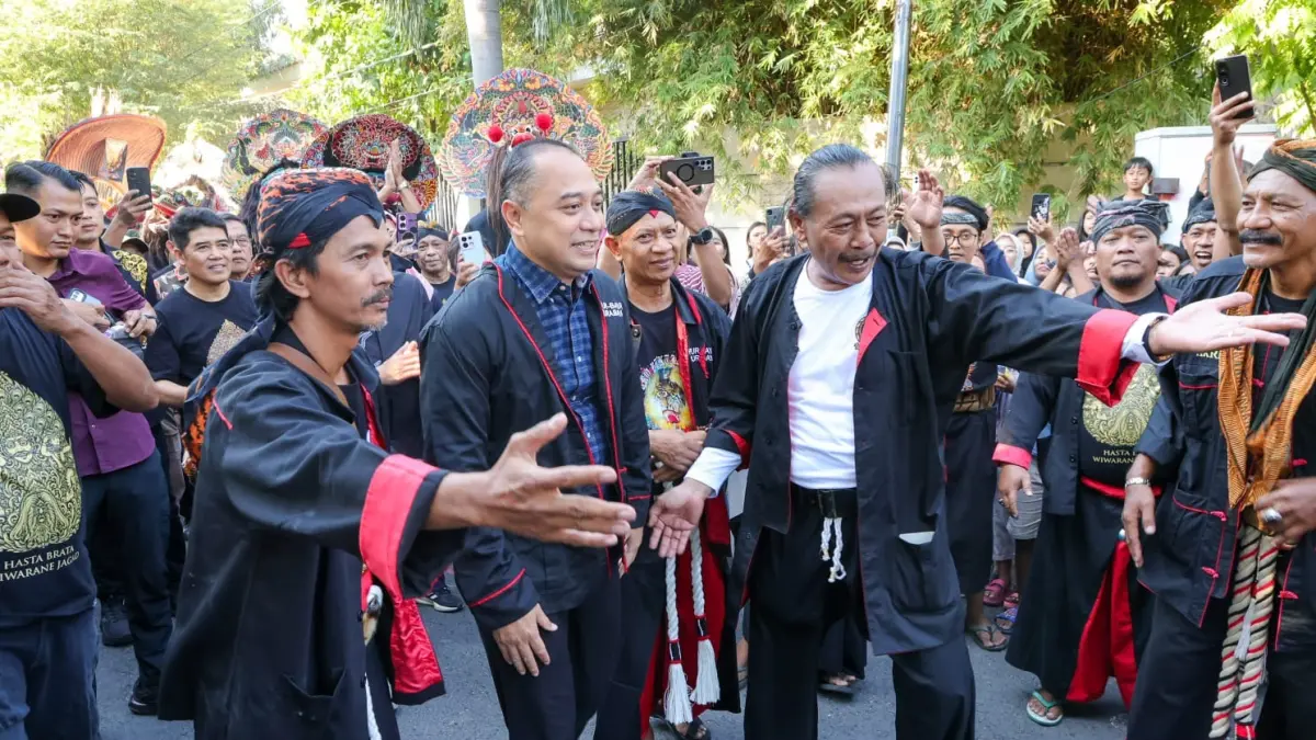 Wali Kota Surabaya Eri Cahyadi bersama Sanggar Paguyuban Reog Purbaya, Rungkut Asri. Surabaya. (IST) 
