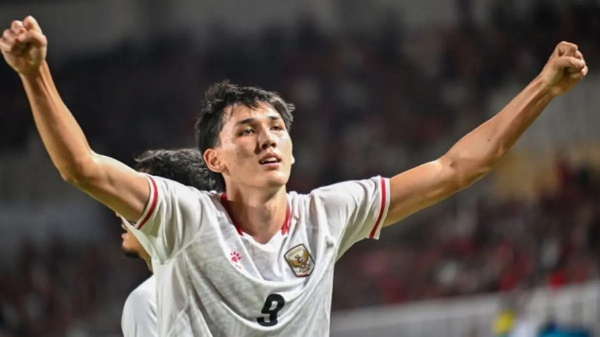 Selebrasi Mitchell  Baker  usai membobol gawang Timnas Kamboja saat pertandingan Grup A ASEAN Championship atau Piala AFF 2026 di Stadion Gelora Pakansari, Kabupaten Bogor, Jawa Barat, Senin (27/7). Indonesia menang atas Kamboja. (ANTARA FOTO/Bayu Pratama S/agr) 
