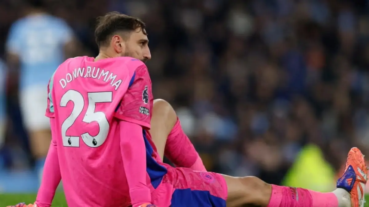 Pada November, kiper Manchester City, Gianluigi Donnarumma, dituduh oleh pelatih Leeds, Daniel Farke, berpura-pura mengalami cedera untuk mengulur-ulur waktu.(The Guardian/Jason Cairnduff/Action Images/Reuters). 