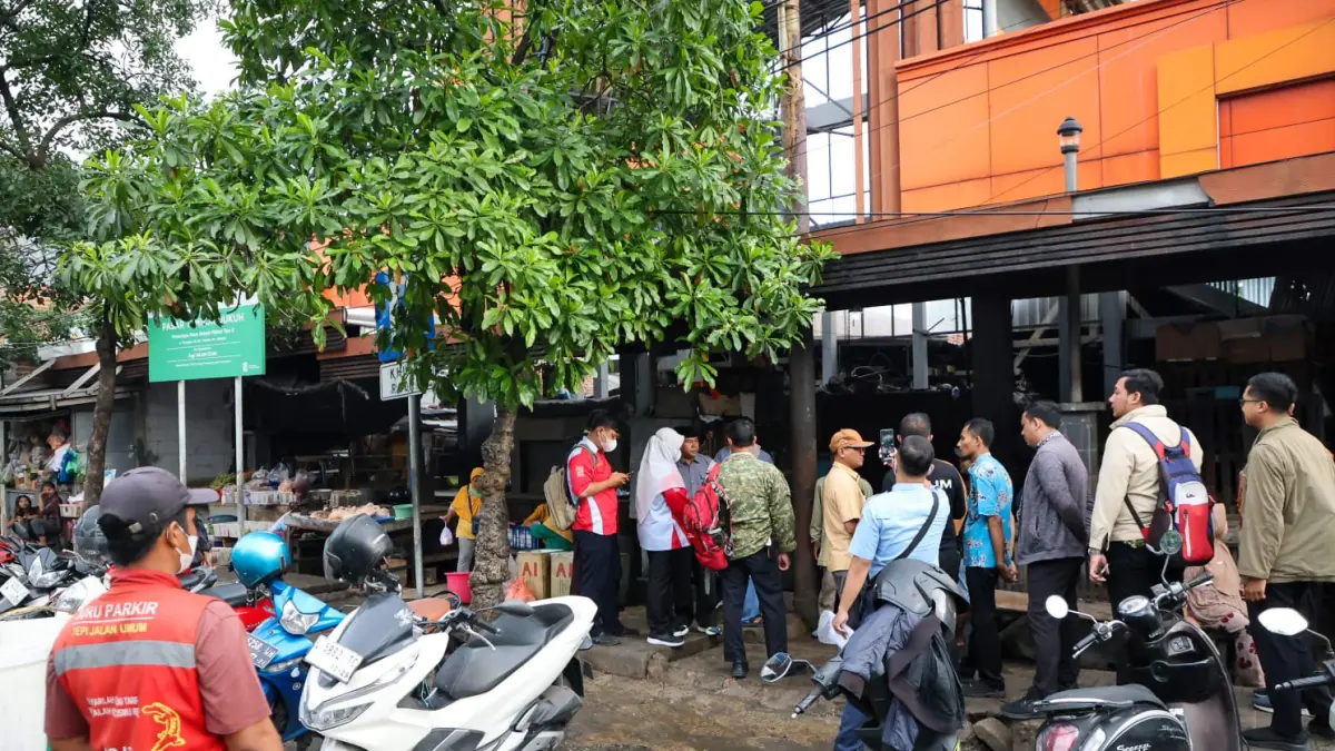 Penataan pedagang pasar di Surabaya. (IST)