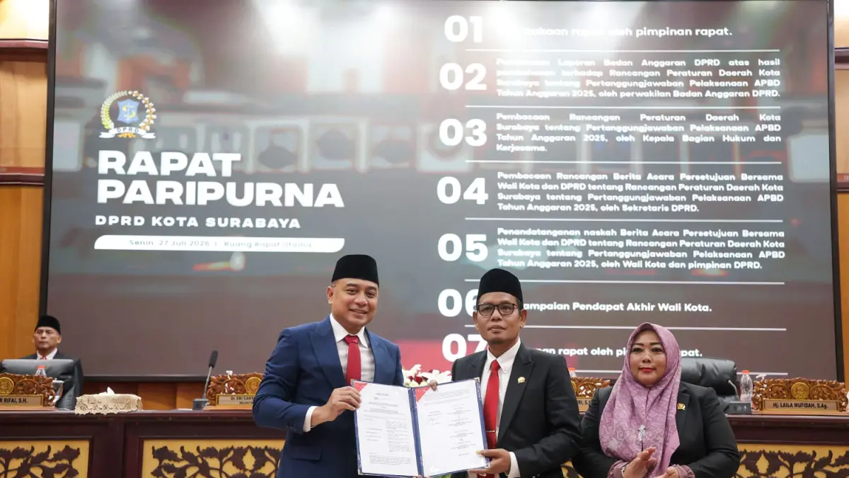 Wali Kota Surabaya Eri Cahyadi bersama pimpinan DPRD Kota Surabaya. (IST)