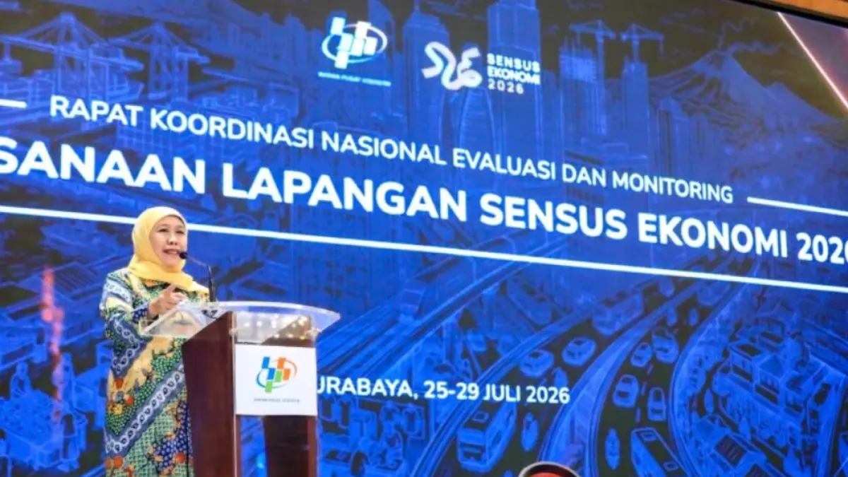  Gubernur Jatim Khofifah Indar Parawansa saat hadir dalam Rapat Koordinasi Nasional (Rakornas) Evaluasi dan Monitoring Pelaksanaan Lapangan Sensus Ekonomi 2026 di Surabaya, Selasa (28/7) malam. (Biro Adpim Pemprov Jatim)

