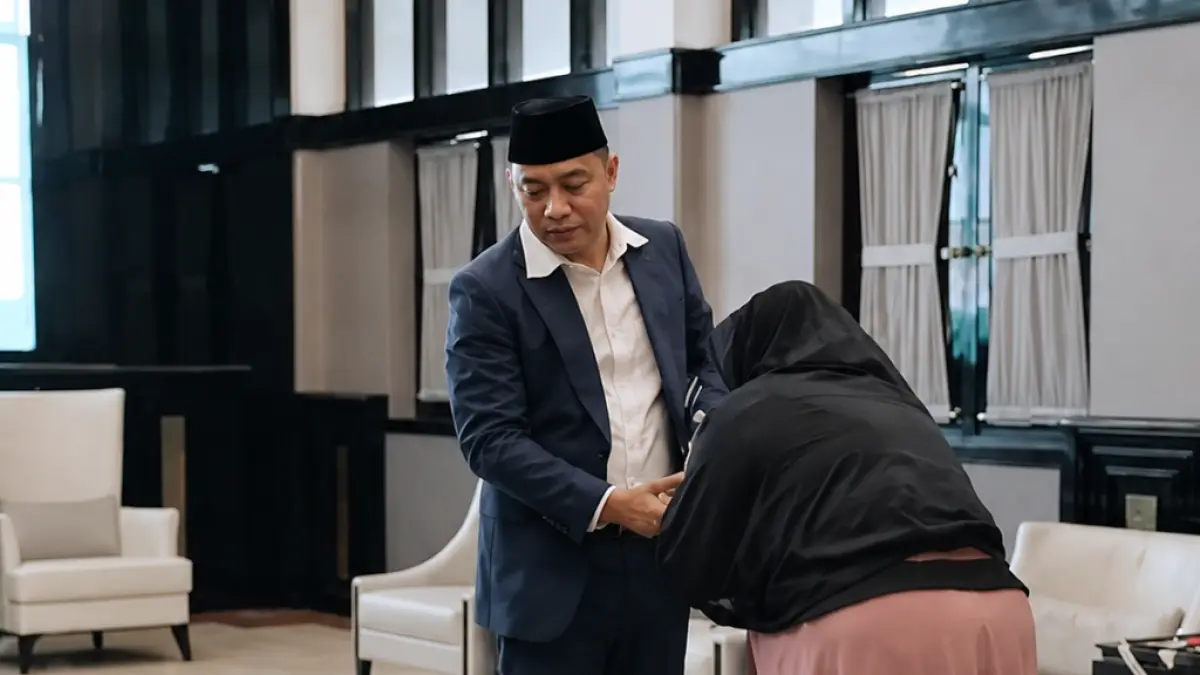 &nbsp;Wali Kota Surabaya Eri Cahyadi menerima permohonan maaf dari oknum pelaku pungli di CFD Darmo. (IST)