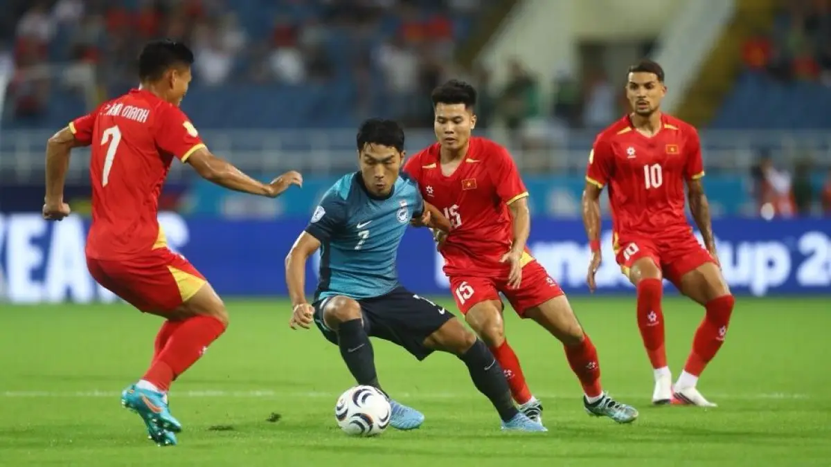 Singapura berjuang keras untuk menahan imbang Vietnam dengan skor 0-0 pada Jumat dan tetap berada di puncak klasemen Grup A Piala AFF 2026.(ESPN) 