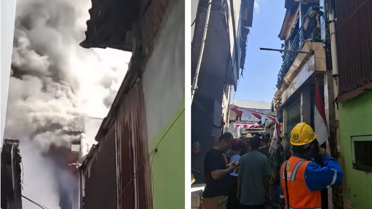 MENGEPUL: Asap nampak saat rumah warga di Jalan Simo Gunung, Surabaya, terbakar. Petugas bergerak cepat ke lokasi saat kejadian. (MAHRUS/RADAR SURABAYA)