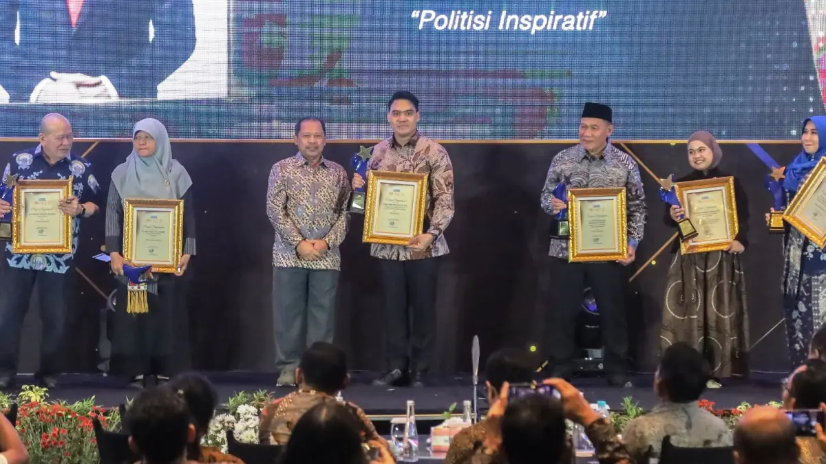 KONSISTEN: Cahyo Harjo Prakoso, SH, MH meraih penghargaan di ajang Radar Surabaya Award 2026 sebagai Tokoh Politisi Inspiratif 2026.