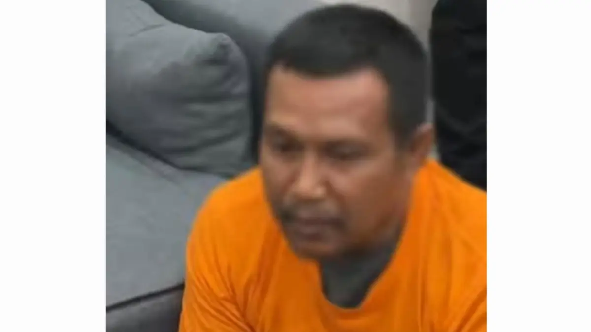INTEROGASI: Tersangka S penadah hasil curanmor di warkop Jalan Kapasari, Surabaya. Ia mengaku menjual motor ke NTT.(IST/RADAR SURABAYA)