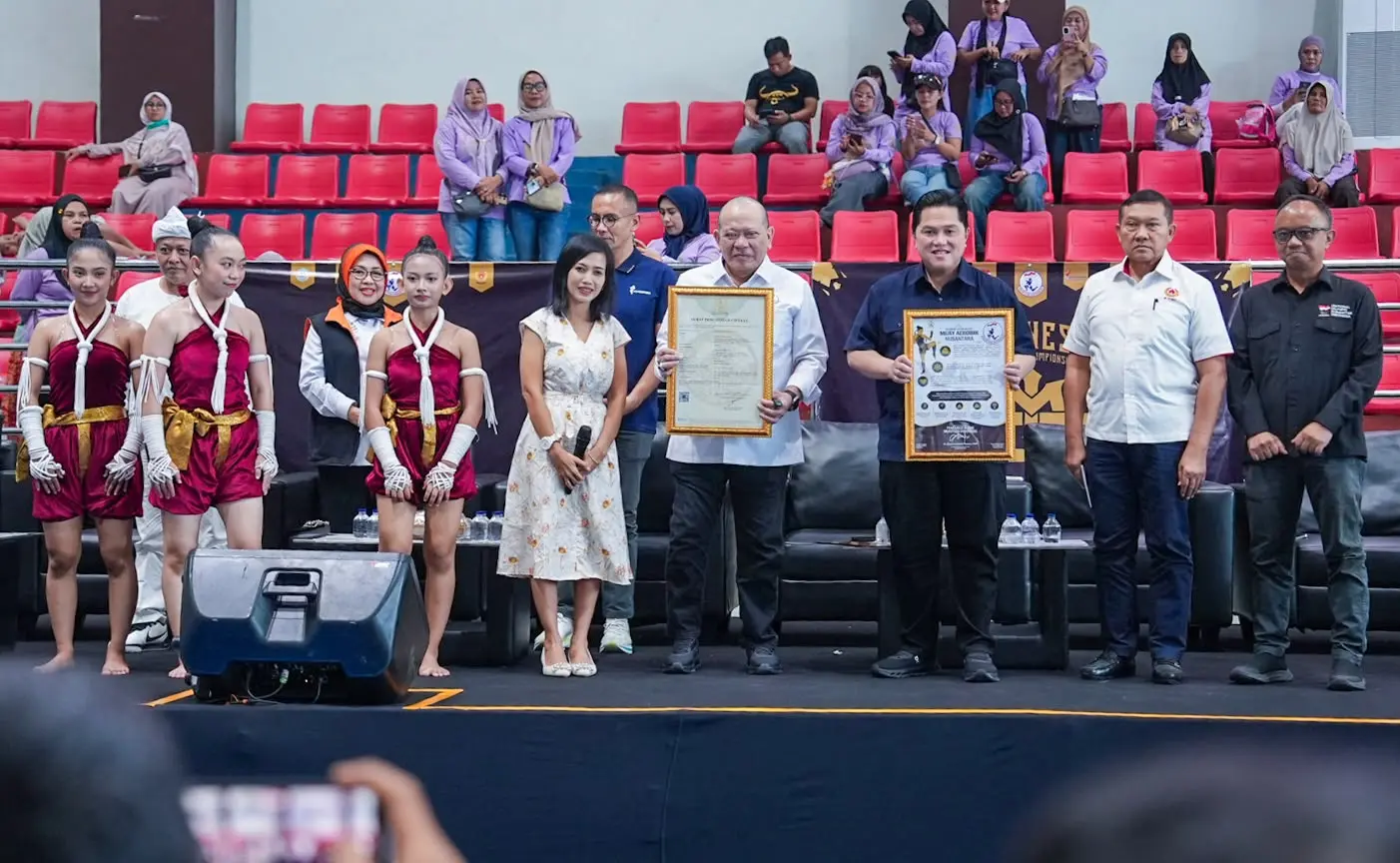 Penyerahan hak cipta Muay Aerobik Nusantara dilakukan oleh penciptanya, Dr. (Cand.) Noviyanti Maulani, M.Pd., kepada PBMI bersama Menpora dalam rangkaian Indonesia Muaythai Championship (IMC) 2026 di GOR Abdur Rosyad, Kota Bekasi, Jawa Barat, Rabu (5/8). (Humas PBMI)