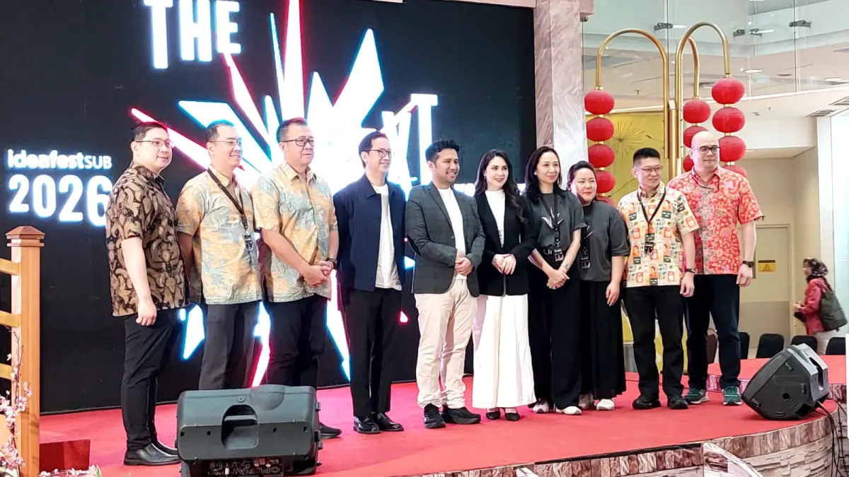 Talenta Muda: Wakil Gubernur Jatim, Emil Elestianto Dardak, Saskia Tessy (empat dari kanan) saat acara Idea Fest 2026 di Surabaya yang menjadi ajang bagi talenta muda untuk mengexplore dan berkolaborasi dengan banyak pelaku bisnis di Surabaya dan Jatim.(Moh Afiq) 