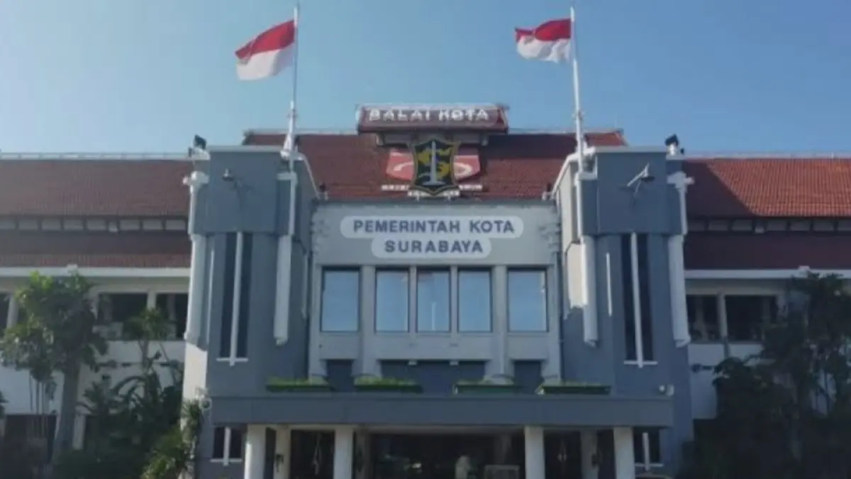 Balai Kota Surabaya. 