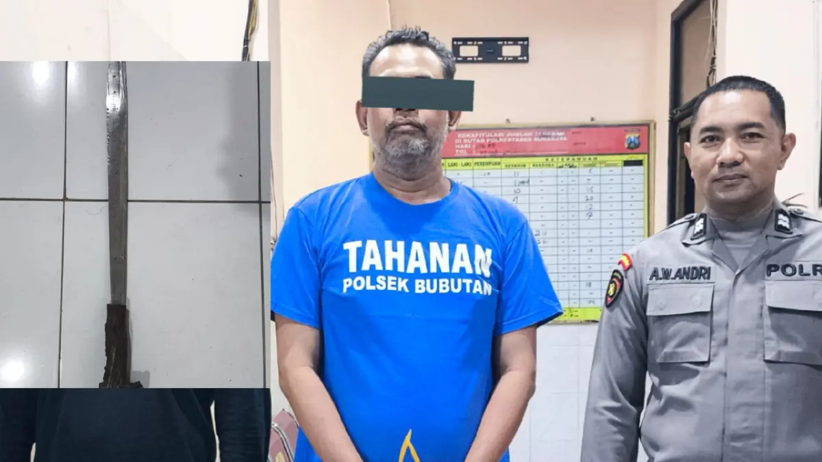 DITANGKAP: Tersangka S saat diamankan usai membacok tetangga sendiri saat kerja bakti di Jalan Cepu Margorukun, Surabaya. Sajam jenis mandau yang disita polisi (insert).(IST/RADAR SURABAYA)
