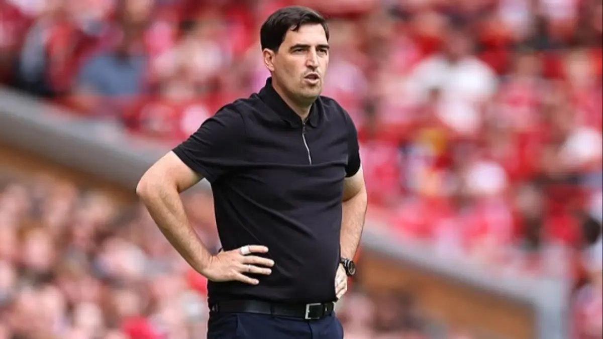 Andoni Iraola masih punya pekerjaan rumah untuk Liverpool sebelum laga perdana premier league 13 hari ke depan. (Daily mail) 