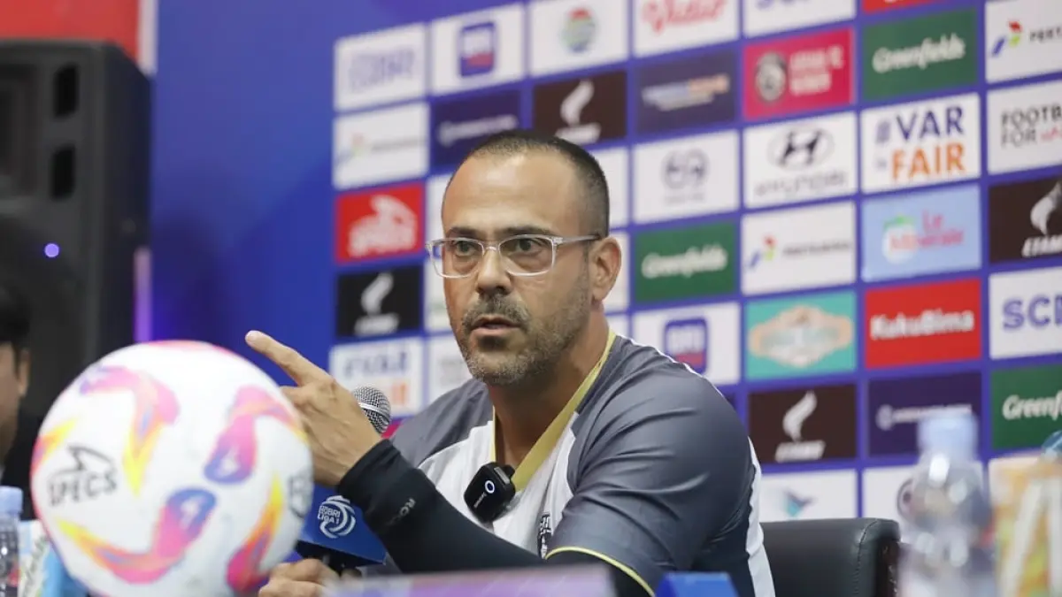 Fabio Lefundes tangani Java United. (Ileague) 