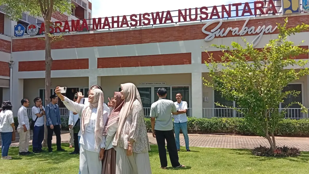 Mahasiswa dari berbagai daerah di Indonesia menghuni Asrama Mahasiswa Nusantara (AMN) Surabaya.(Rahmat Sudrajat) 