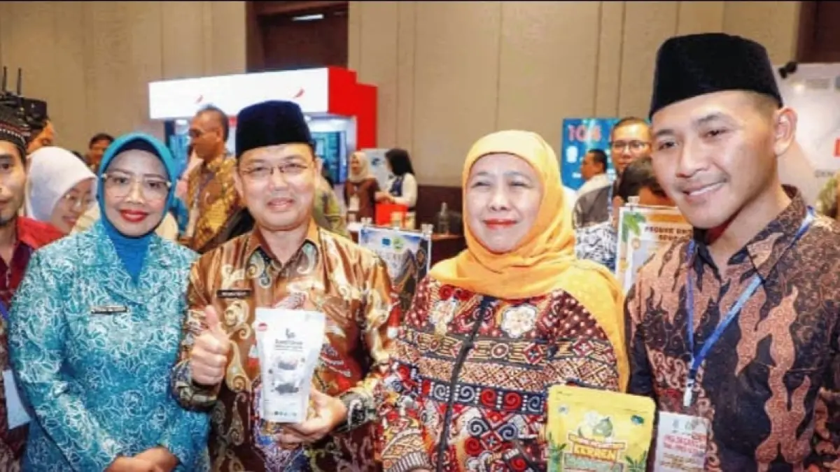 Gubernur Jawa Timur Khofifah Indar Parawansa memimpin Misi Dagang dan Investasi Jawa Timur-Kalimantan Barat di Novotel Convention Center Pontianak, Selasa (11/8).(Biro Adpim) 