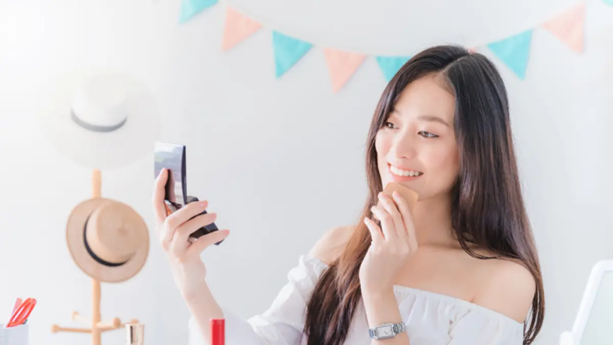 Penggunaan cushion perlu dilakukan dengan teknik yang tepat agar hasil makeup tetap merata dan tidak cepat berubah warna. Foto: Ist.