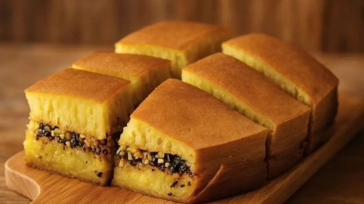 Terang bulan atau martabak manis sama atau beda? Ini faktanya. Foto: Pinterest.