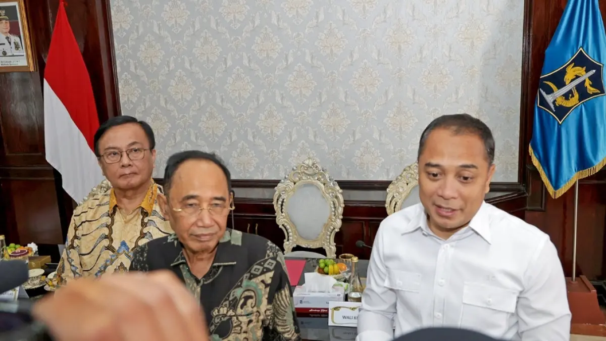 Wali Kota Surabaya Eri Cahyadi (kanan) dan Ketua Dewas KPK Gusrizal. (Humas) 