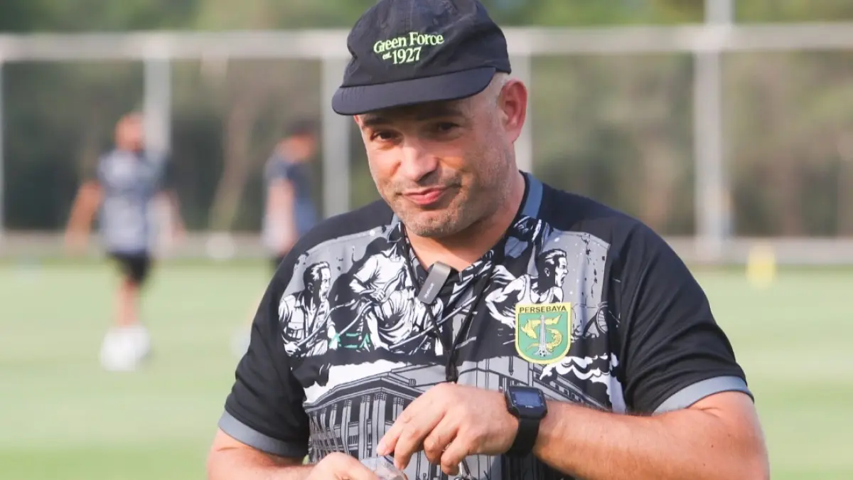 Bernardo Tavares ingin skuad Persebaya tampil serius saat menghadapi Penang FC. (Andy satria) 