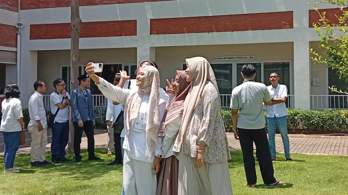 Interaksi bersama teman dapat membantu mengurangi rasa kesepian. (Istimewa) 