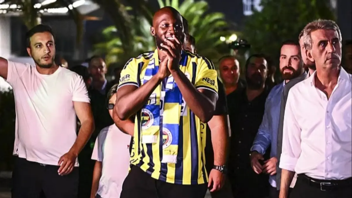 Romelu Lukaku memilih Fenerbahce untuk lanjutkan karir. (Dailymail) 