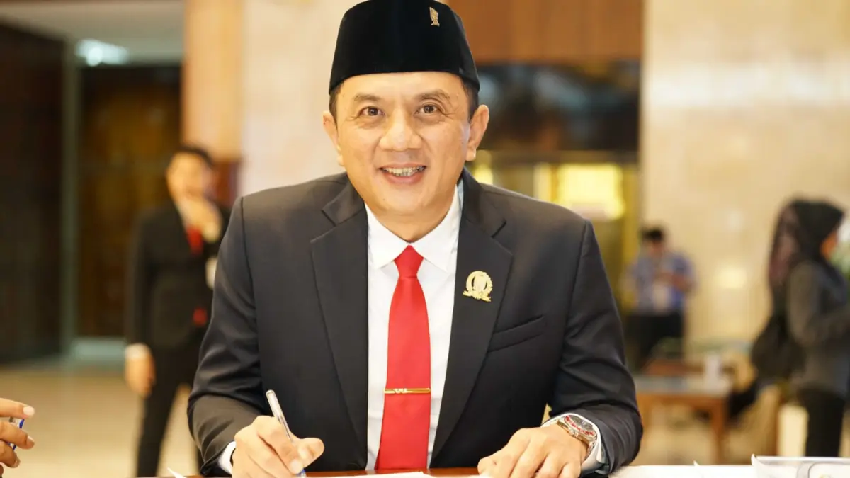 Wakil Ketua DPRD Jawa Timur Deni Wicaksono