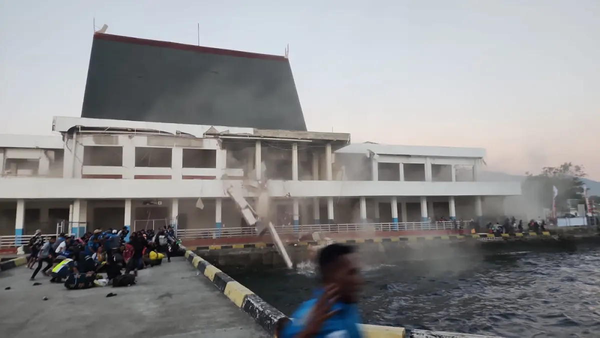Kondisi pelabuhan milik Pelindo mengalami kerusakan akibat gempa di Flores. (Pelindo) 