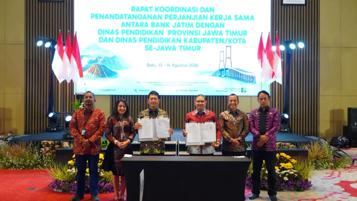 DUKUNGAN: Bank Jatim melakukan penandatangan kerjasama dengan dinas pendidikan jatim.(IST/RADAR SURABAYA)