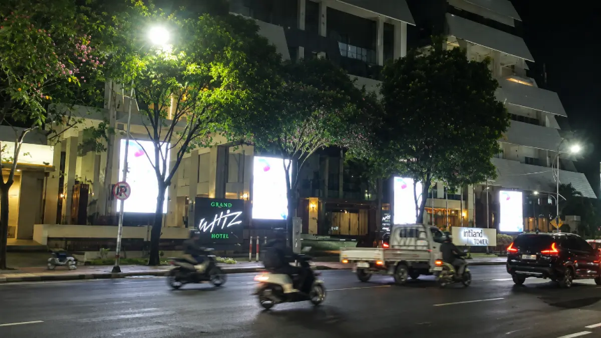 Bekas lokasi Bioskop Bayu di Keputran Surabaya kini jadi gedung pencakar langit. (LAMBERTUS HUREK/RADAR SURABAYA)