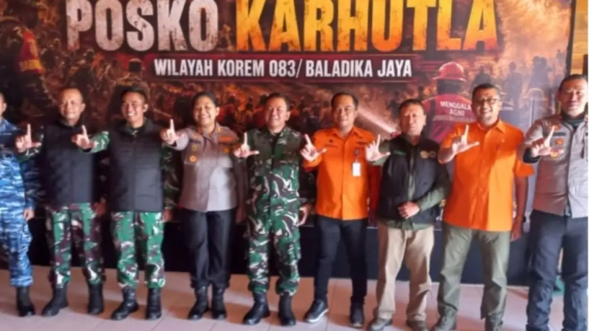 Konferensi pers penutupan operasi karhutla Gunung Bromo TNBTS di Probolinggo, Selasa (18/8). (ANTARA/HO-BPBD Probolinggo) 
