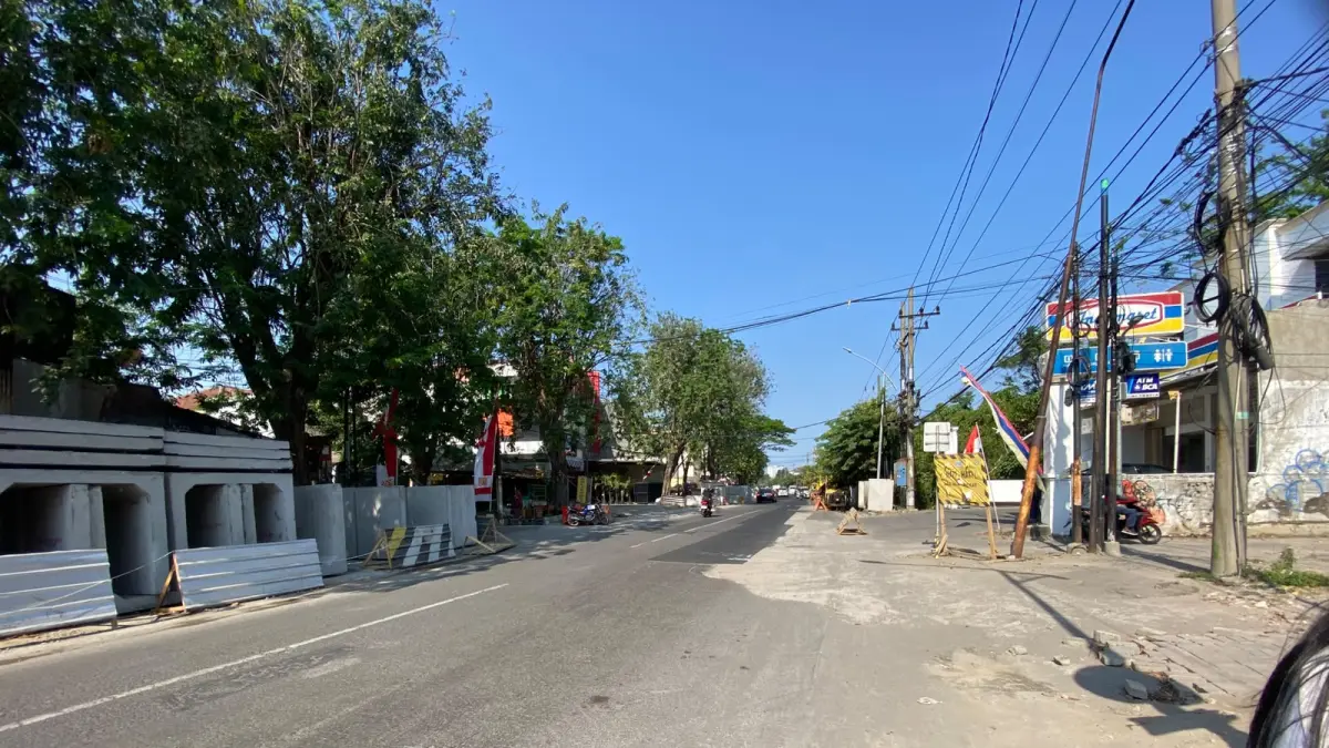 Pengerjaan jalan di kawasan Ngagel Madya hingga Kalibokor Surabaya. (IST) 