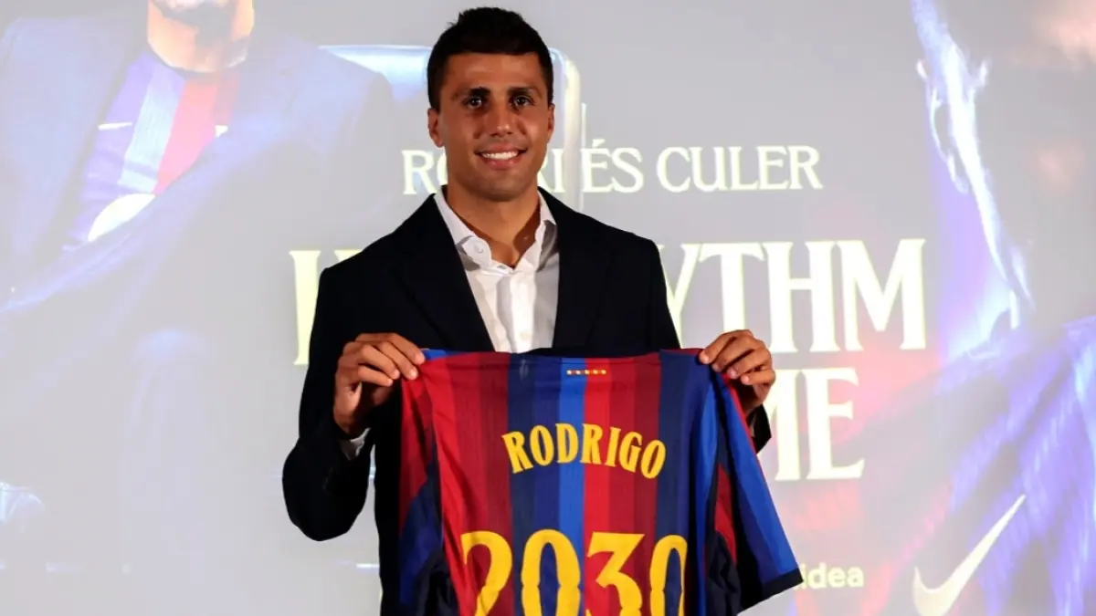Rodri lebih pilih Barcelona dibandingkan Real Madrid. (Daily mail) 