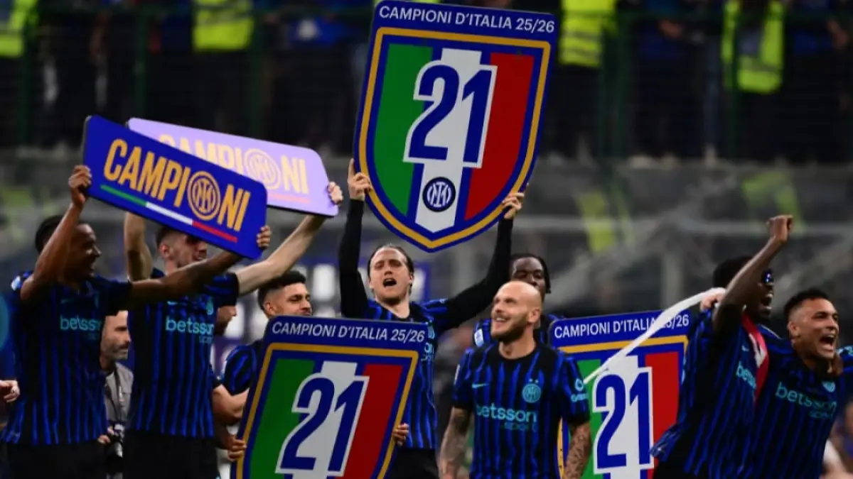 Gelar Scudetto ke-21 bagi Inter Milan musim lalu. Musim 2026/2027, Inter Milan masih jadi favorit juara Serie A. (The Guardian) 