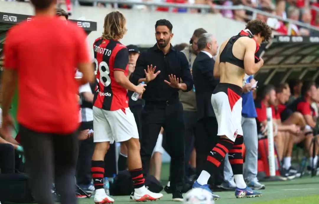 Ruben Amorim menerima tantangan baru di AC Milan setelah musim lalu gagal di Manchester United. (The Guardian). 