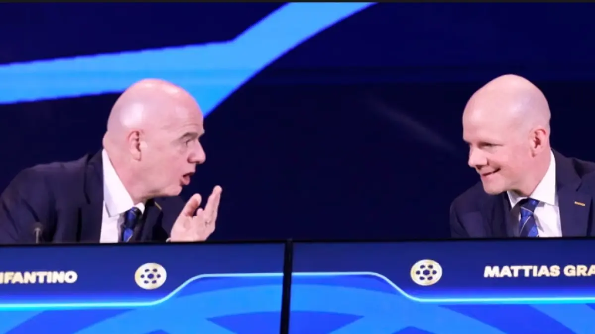 Gianni Infantino (kiri) dan Mattias Grafstrom. (The Guardian) 