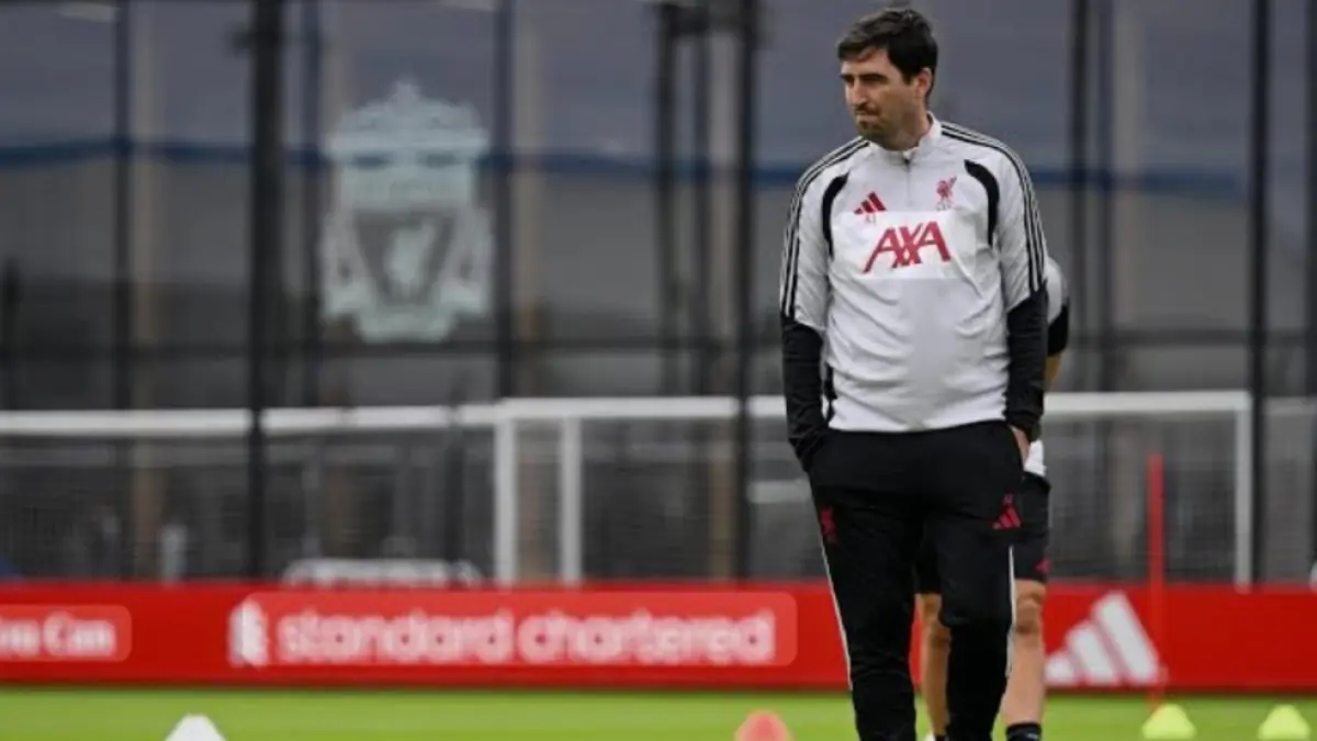 Andoni Iraola ditantang bisa membangkitkan Liverpool.(liverpoolfc.com) 