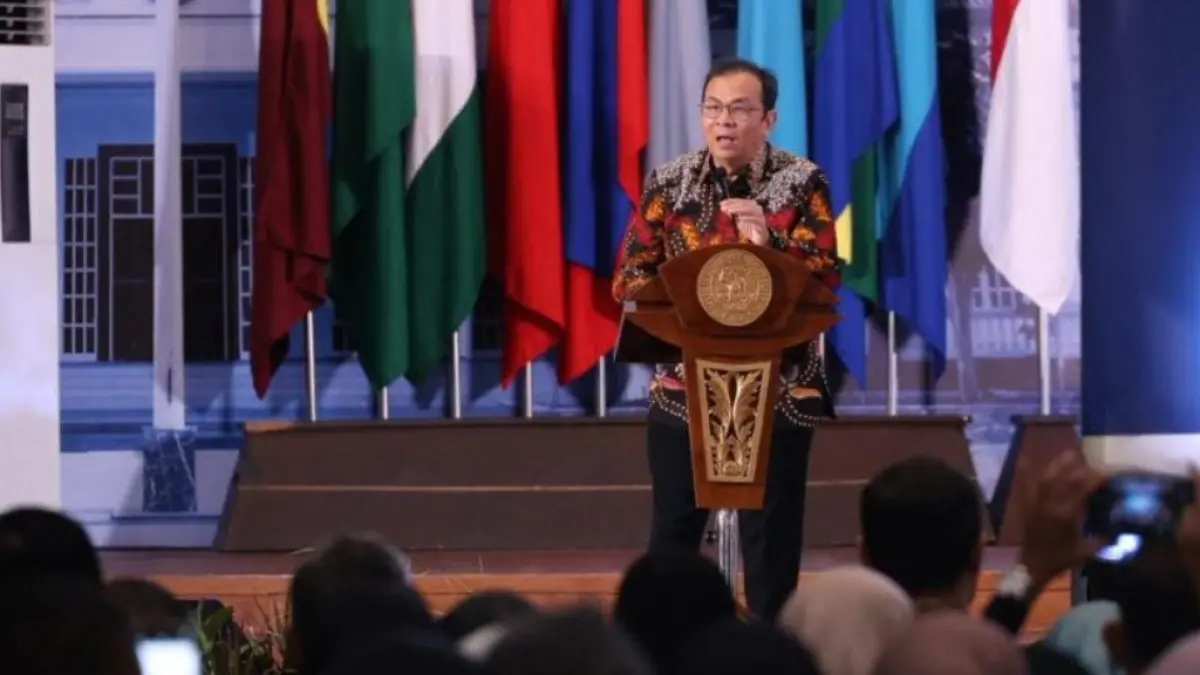 Rektor Unair Prof. Dr. Muhammad Madyan, S.E., M.Si.