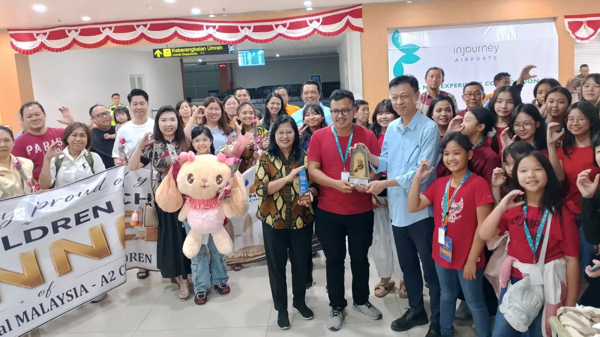 APRESIASI: Senyuman dan sambutan hangat menjadi tempat terbaik untuk kembali atas raihan prestasi Petra Children Choir di MCE Festival.(IST/RADAR SURABAYA)