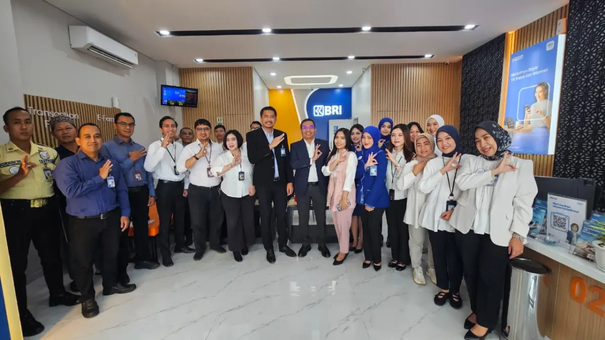 PT Bank Rakyat Indonesia (Persero) Tbk Region 12 Surabaya memperkuat kualitas layanan perbankan dengan merelokasi Kantor BRI Unit Simomulyo Surabaya ke lokasi baru di Jalan Sukomanunggal Nomor 39A, Surabaya.(Moh Afiq Firdaus) 
