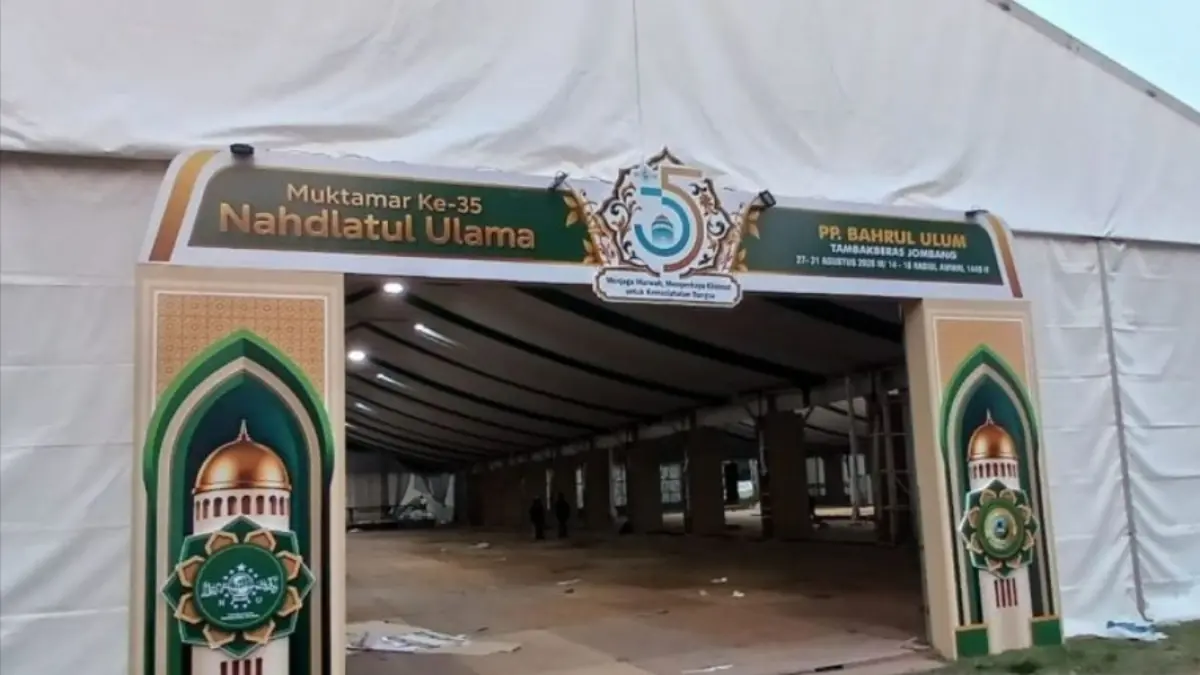  Lokasi persiapan pembukaan Muktamar Ke-35 NU di Jombang, Jawa Timur, Kamis (27/8/). (ANTARA/Asmaul) 
