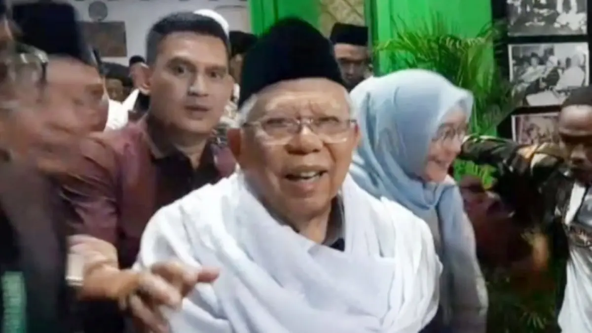 Mustasyar Pengurus Besar Nahdlatul Ulama (PBNU) K.H. Ma